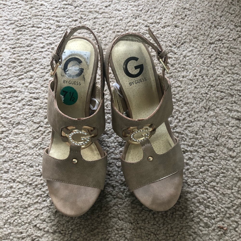 Strappy thick wedge shoes